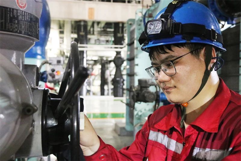 迎峰度夏|國(guó)泰、沙河公司戰(zhàn)高溫“硬核”保電