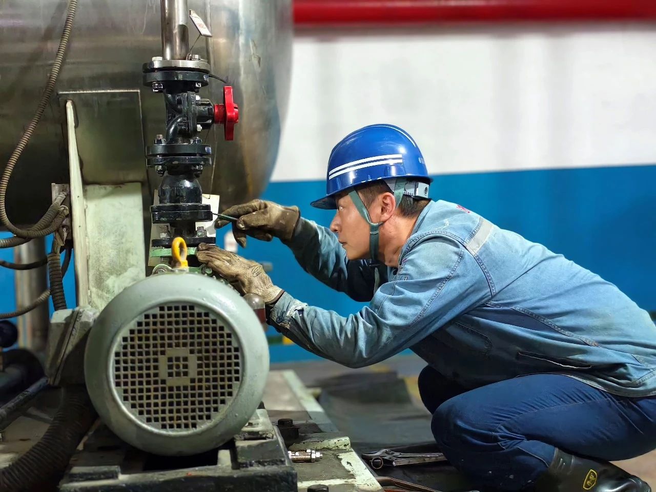 勇?lián)９┴?zé)任，共慶祖國華誕！